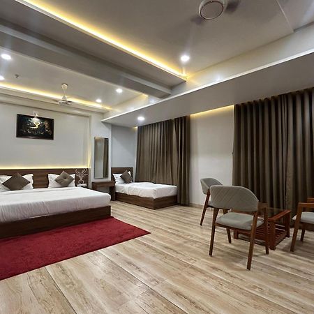 Hotel Holiday Icon Dwarka  Exterior photo
